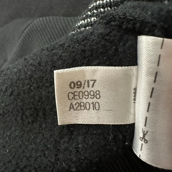 Adidas Originals Adibreak V-Neck Sweatshirt Mens M Black Varsity Spellout - Picture 11 of 12